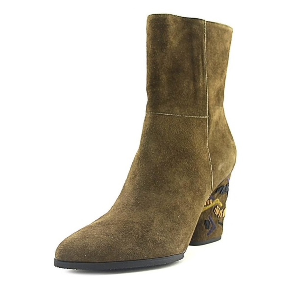 NWT🎊Donald Plinar boots in khaki color size 7&9.5
